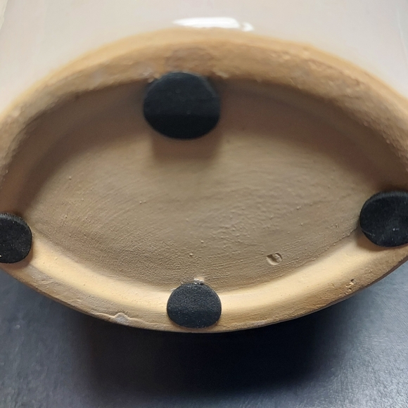 3D Cream Colored Vase Marquise Opening Abstract Circle Design Glossy 12.25" X 8" - Picture 5 of 11